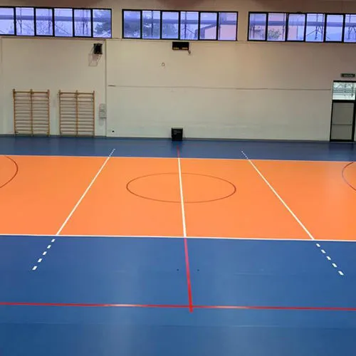 Spor salonunda PVC spor zemini kaplama uygulaması